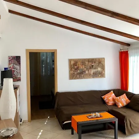 Apartman Corinne Garden *