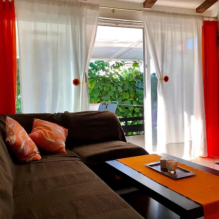 Corinne Garden Apartman *