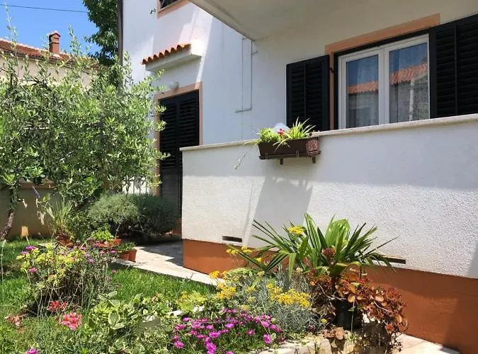 Διαμέρισμα Corinne Garden *