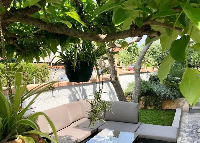 Διαμέρισμα Corinne Garden *